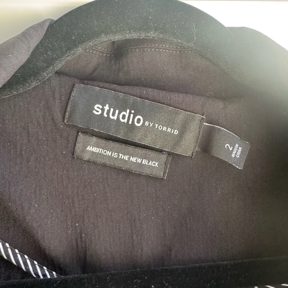 Torrid Black Blazer with Relaxed Fit and 3/4 Sleeves - Picture 2 of 3